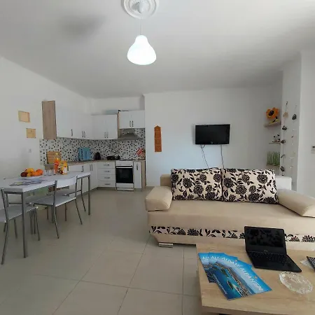 Rossana Sea View Apartment *
